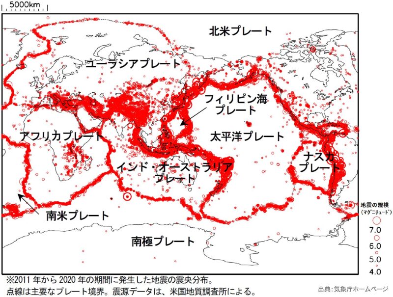 2011年から2020年に発生した地震の震央分布。点線は主要なプレート境界。米国地質調査所による。プレート海面でたくさんの地震が発生していることがわかる。