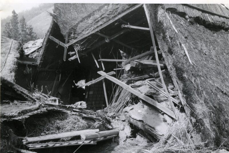 松代群発地震　家屋の倒壊